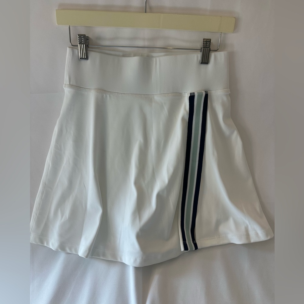 Lou & Grey White Athletic Skort with Navy and Green Stripe